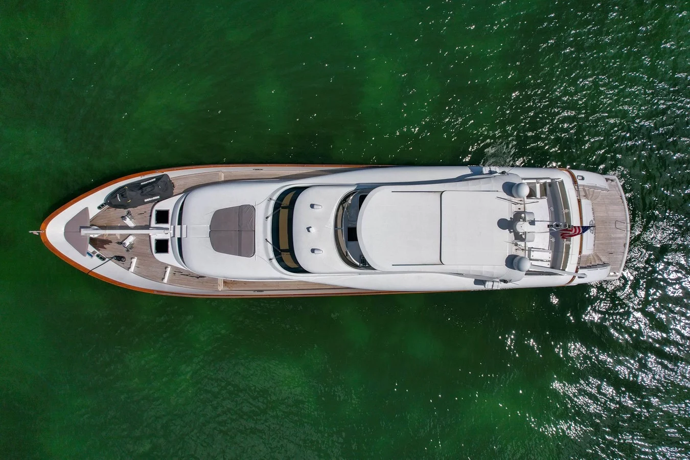110ft Maiora Stamos Bien luxury details